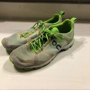 On cloud racer size 10